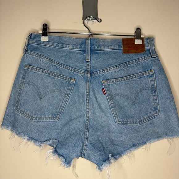 LEVI’s 501 Distressed Button Fly Rigid Denim Light Wash Summer Jean Shorts - Picture 4 of 9